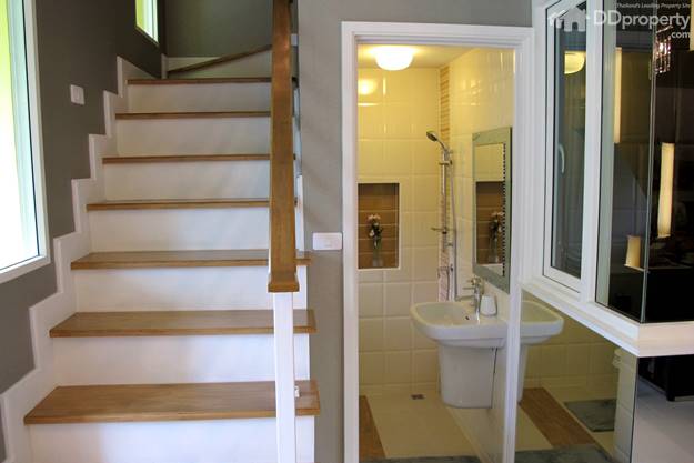 Golden Town On Nut  Pattanakarn  